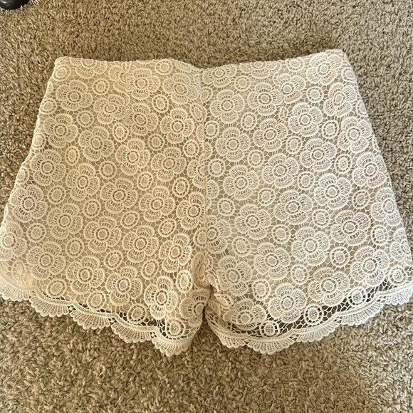 Banana Republic Cream Lace Short Size 6 - Picture 5 of 6